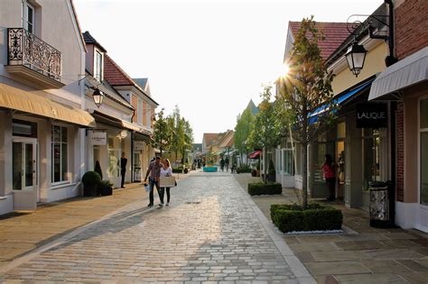 outlets in paris france.